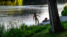 Bading om kvelden på Skotfoss